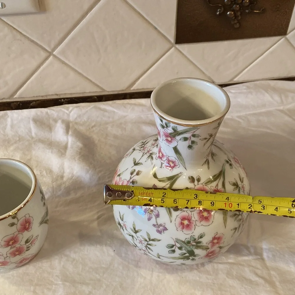 Like new Beautiful porcelain Nantucket Bedside carafe set